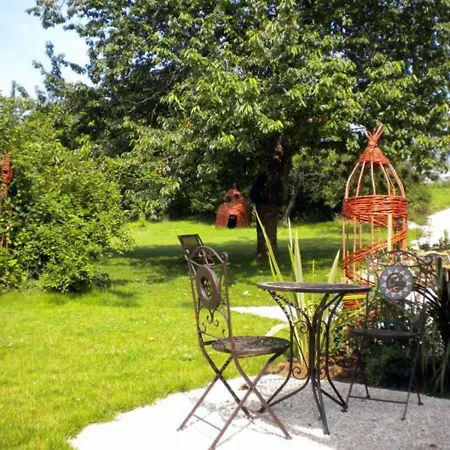 Maison Independante Avec Grand Parc Arbore, Proche De La Nature Et Des Lacs - Fr-1-611-18 Holiday home Fays-Billot